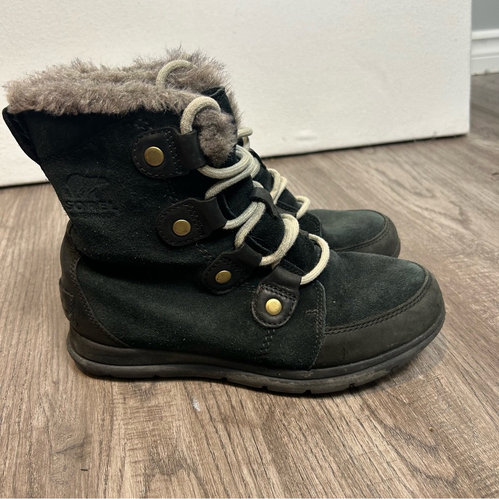 Sorel black suede Boots with Fur Trim size 6.5 - Picture 4 of 8